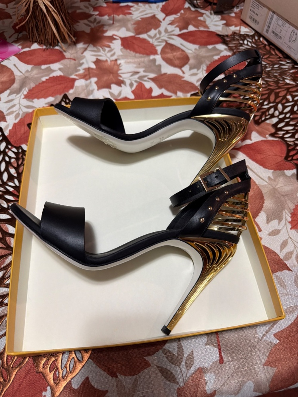 Fendi - Picture 2 of 7